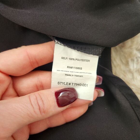 Lush V-Neck Sleeveless High-Low Hem Blouse Black Women's Size Small - Picture 5 of 11